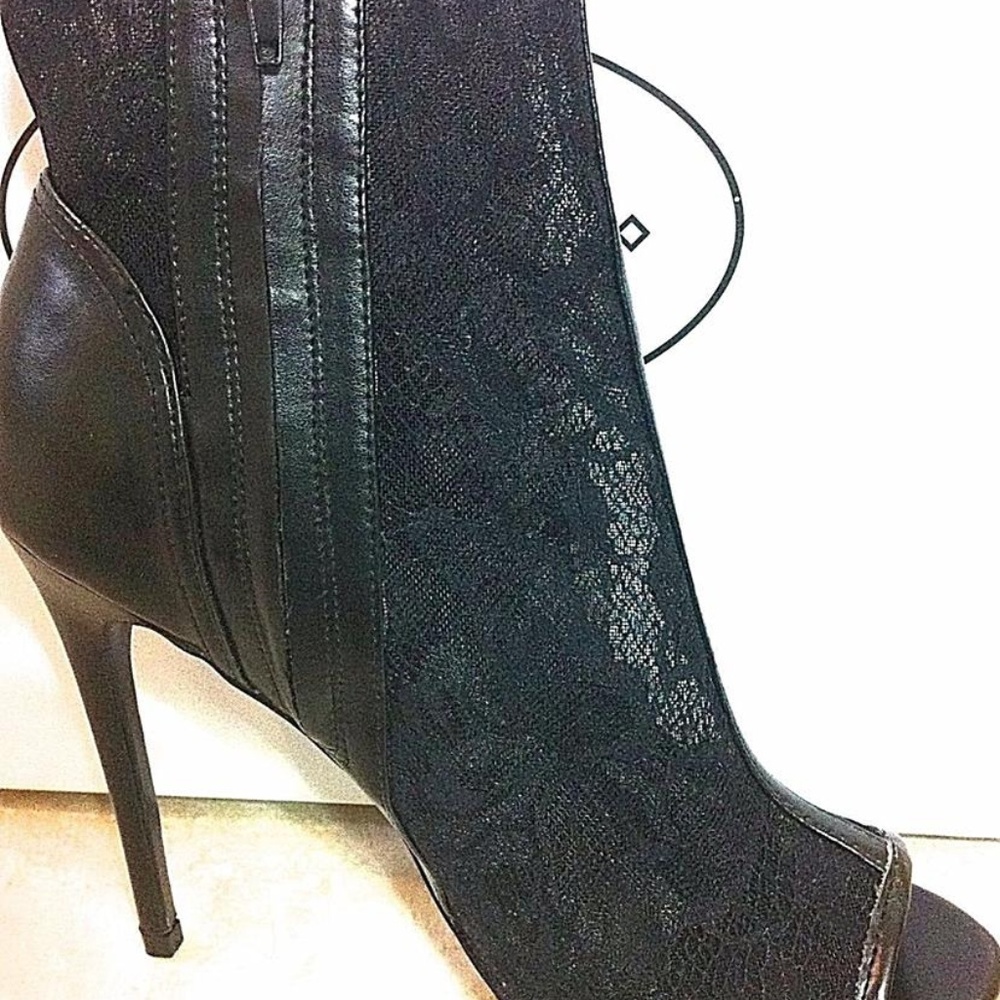 Steve Madden Women's Black Magnolya Stiletto's